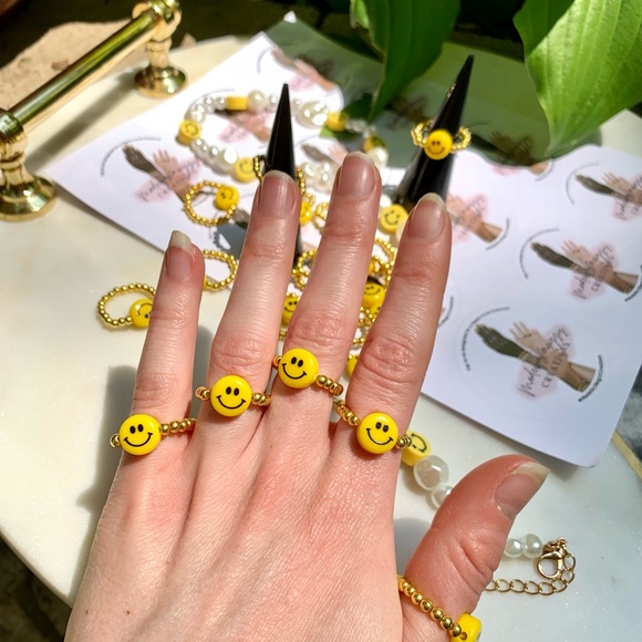 Beaded smiley face ring - Picture 4 of 6